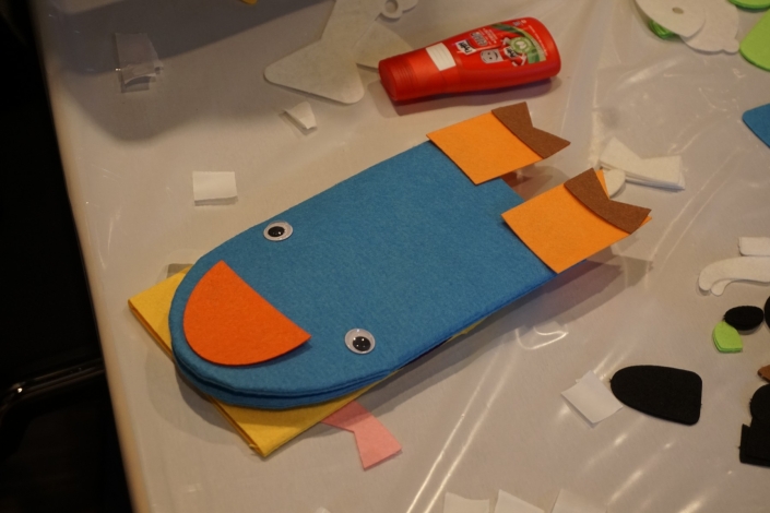 Eine Blau Orangene Handpuppe